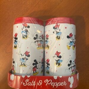Mickey and Minnie salt and Pepper shaker set
